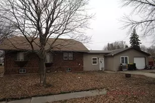 608 N 5th St, Bricelyn, MN 56014 - Photo 3