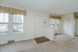 2697 Stillwater Rd E, Maplewood, MN 55119 - Photo 3