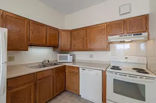 7600 Golden Valley Rd, Golden Valley, MN 55427 - Photo 11