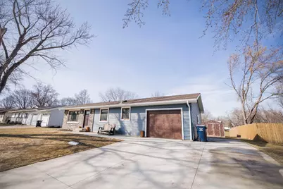 19 Thomas Street, Morris, MN 56267 - Photo 1