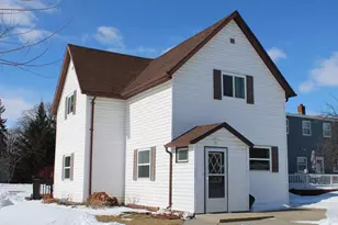 622 St Paul Ave S, Thief River Falls, MN 56701 - Photo 3