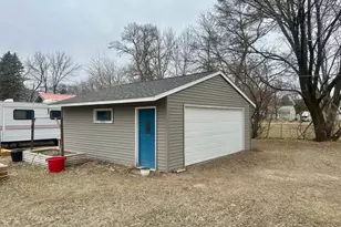 739 E 1st St, Litchfield, MN 55355 - Photo 7