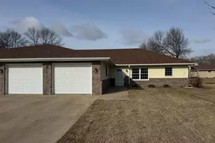 814B Southview Ct W, Marshall, MN 56258 - Photo 1