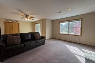 814B Southview Ct W, Marshall, MN 56258 - Photo 7