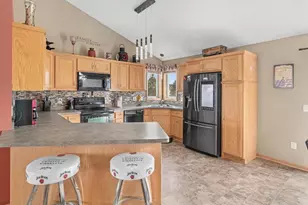 8649 Independence Dr, Chisago City, MN 55013 - Photo 7