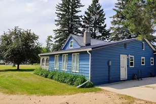 704 Martha Ave N, Thief River Falls, MN 56701 - Photo 1