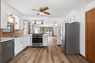 1612 Goodview Ave N, Oakdale, MN 55128 - Photo 11