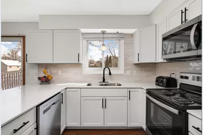 2427 Henslow Avenue N, Oakdale, MN 55128 - Photo 5