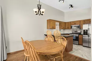 4465 Clover Ln, Eagan, MN 55122 - Photo 7