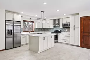 8328 Johnson Cir, Bloomington, MN 55437 - Photo 5