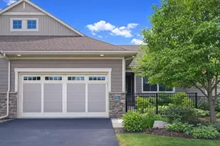 10726 Lyndale Bluffs Trail, Bloomington, MN 55420 - Photo 3