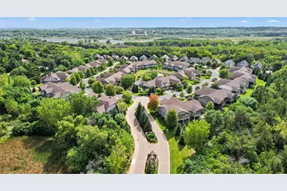 10726 Lyndale Bluffs Trail, Bloomington, MN 55420 - Photo 35