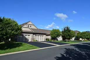 10726 Lyndale Bluffs Trail, Bloomington, MN 55420 - Photo 5