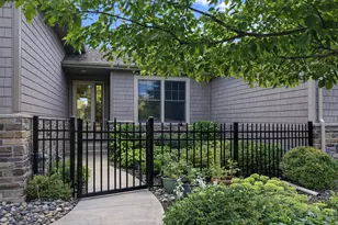 10726 Lyndale Bluffs Trail, Bloomington, MN 55420 - Photo 7