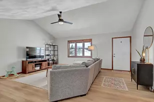 908 Apple Ln, Lake City, MN 55041 - Photo 5