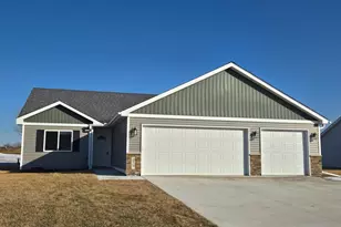 370 Horizon Dr, Le Center, MN 56057 - Photo 1