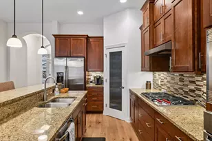 8736 Lake Riley Dr, Chanhassen, MN 55317 - Photo 7