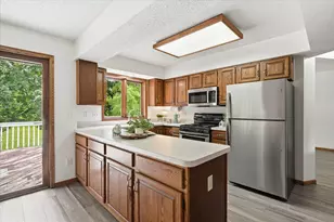 8452 Monterey Ct, Eden Prairie, MN 55347 - Photo 7