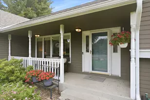 8452 Monterey Ct, Eden Prairie, MN 55347 - Photo 3