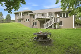 8452 Monterey Ct, Eden Prairie, MN 55347 - Photo 25