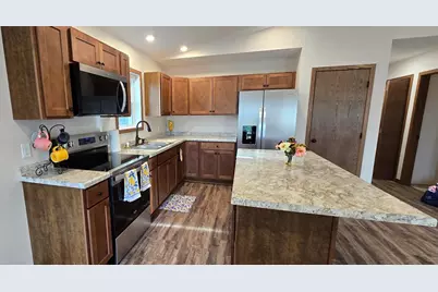 610 E 4th Street, Albert Lea, MN 56007 - Photo 5