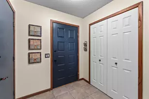 281 Woodridge Dr, Vadnais Heights, MN 55127 - Photo 15