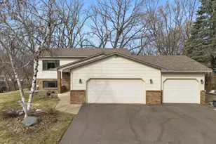 281 Woodridge Dr, Vadnais Heights, MN 55127 - Photo 3