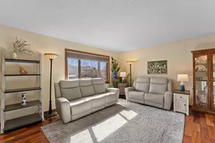 281 Woodridge Dr, Vadnais Heights, MN 55127 - Photo 17