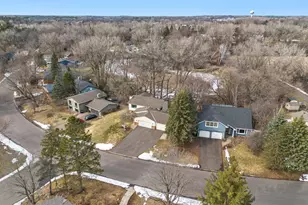 281 Woodridge Dr, Vadnais Heights, MN 55127 - Photo 11