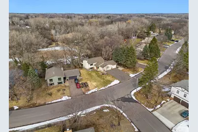 281 Woodridge Drive, Vadnais Heights, MN 55127 - Photo 9