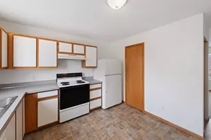 9060 Scarlet Globe Dr, Eden Prairie, MN 55347 - Photo 9