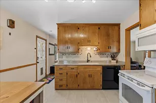 221 E 94th St, Bloomington, MN 55420 - Photo 17