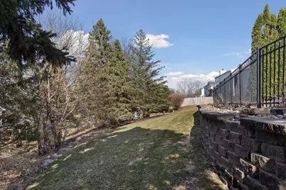 2423 Pond Avenue E, Maplewood, MN 55119 - Photo 11