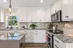 2423 Pond Ave E, Maplewood, MN 55119 - Photo 17