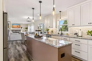 2423 Pond Ave E, Maplewood, MN 55119 - Photo 5