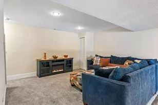 2423 Pond Ave E, Maplewood, MN 55119 - Photo 35