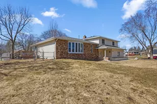 2063 Parkway Dr, North Saint Paul, MN 55109 - Photo 3