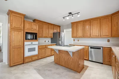 2063 Parkway Drive, North Saint Paul, MN 55109 - Photo 9