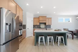 634 Elizabeth Way, Hudson, WI 54016 - Photo 3