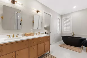 10556 Prairie Lakes Dr, Eden Prairie, MN 55344 - Photo 13