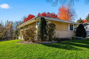 10666 Utica Rd, Bloomington, MN 55437 - Photo 5