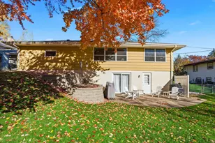 10666 Utica Rd, Bloomington, MN 55437 - Photo 11