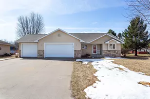 634 Jefferson St, River Falls, WI 54022 - Photo 1