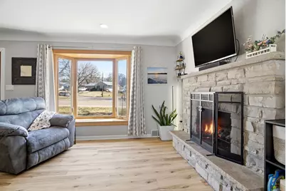 2303 7th Avenue E, North Saint Paul, MN 55109 - Photo 7