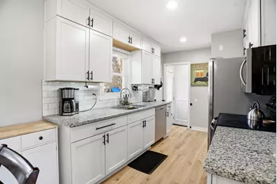 2303 7th Avenue E, North Saint Paul, MN 55109 - Photo 11