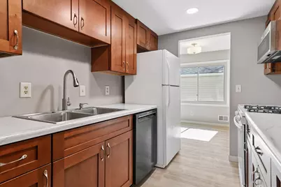 7604 Hampshire Avenue N, Brooklyn Park, MN 55428 - Photo 9