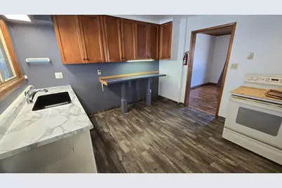 411 5th Street NW, Austin, MN 55912 - Photo 9