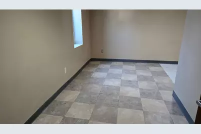 411 5th Street NW, Austin, MN 55912 - Photo 7