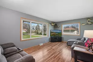 921 S Meadow Rd, Litchfield, MN 55355 - Photo 3