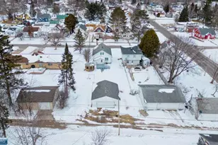 411 9th St NW, Chisholm, MN 55719 - Photo 7